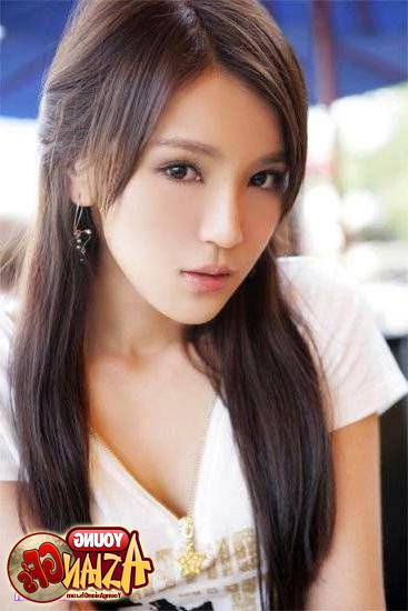 15P Asian teen girlfriends posing for pics