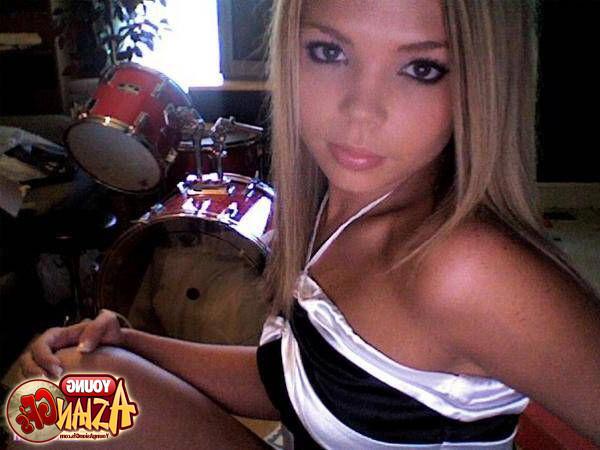 15P Sexy asian teen girlfriends posing for pics