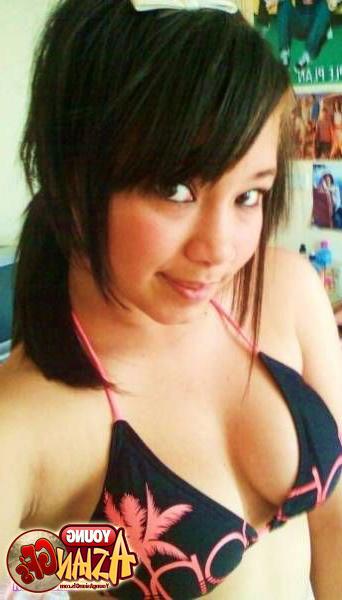 15P Sexy asian teen girlfriends posing for pics
