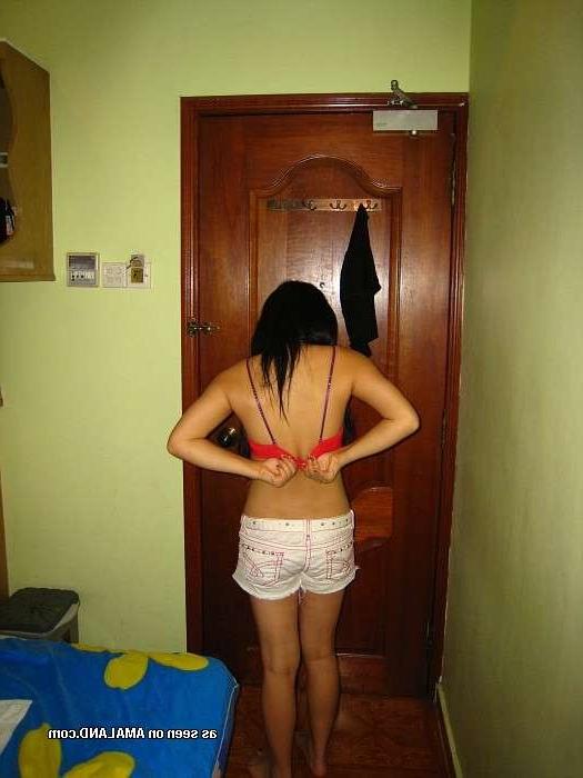 15P Amateur Asian teen GF gives handjob and blowjob in homemade pix