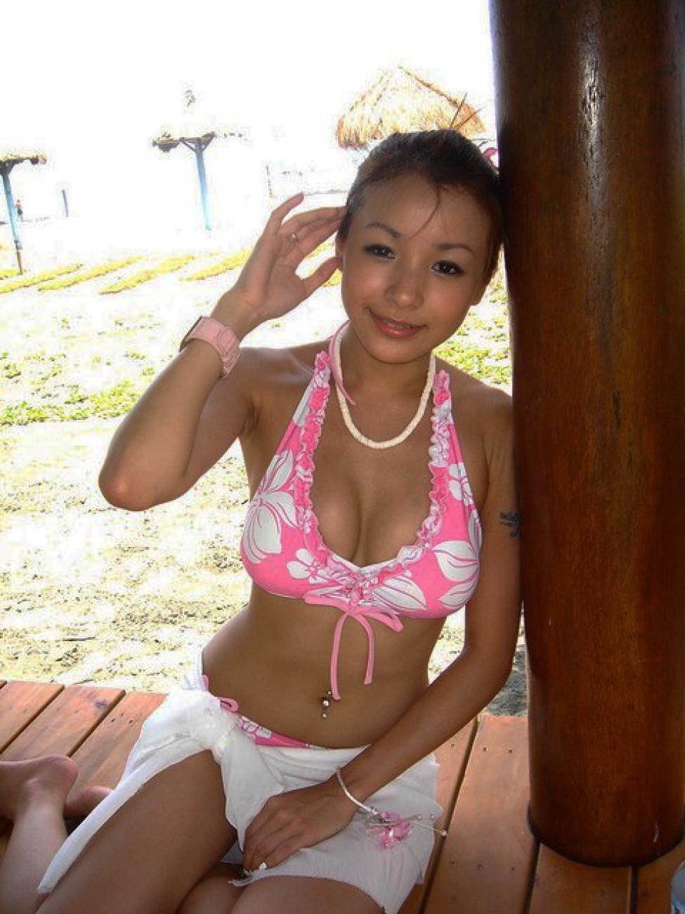16P Naughty and hot selfpics taken by an amateur Asian chick