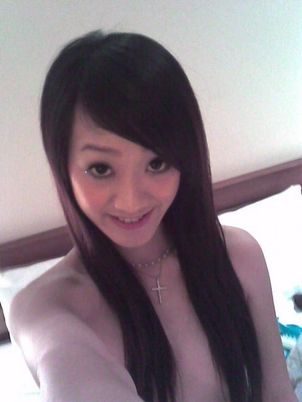16P Naughty and hot selfpics taken by an amateur Asian chick