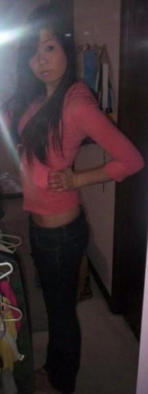16P Amateur babes showing their smooth cunts only for you