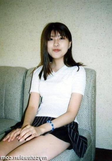 16P Asian amateur coed spreads her trimmed pussy