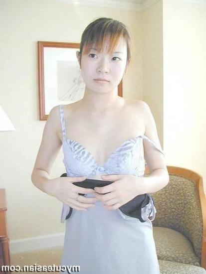 16P Cute Asian amateur shows her trimmed pussy