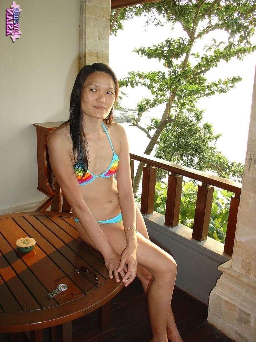 16P Nice Asian amateur babe is posing outdoors