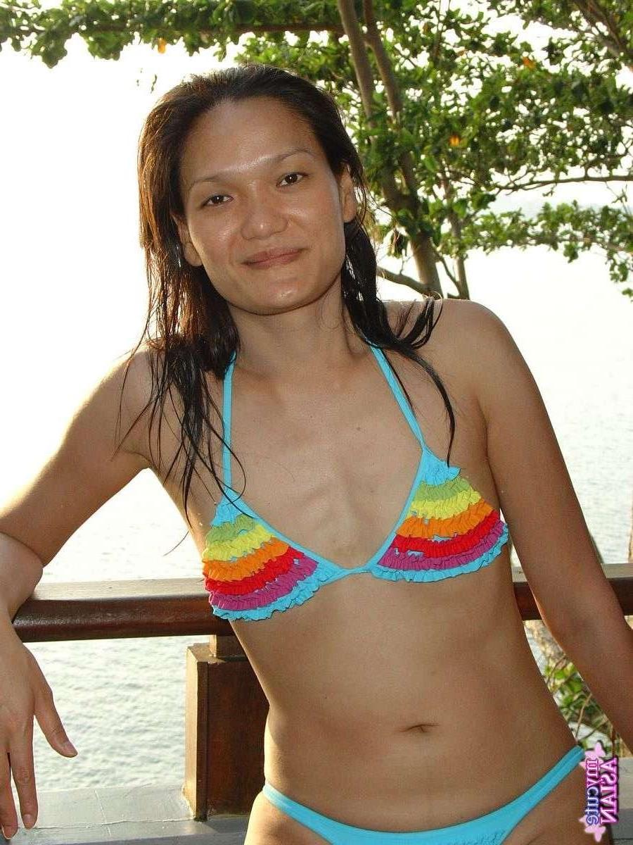 16P Nice Asian amateur babe is posing outdoors