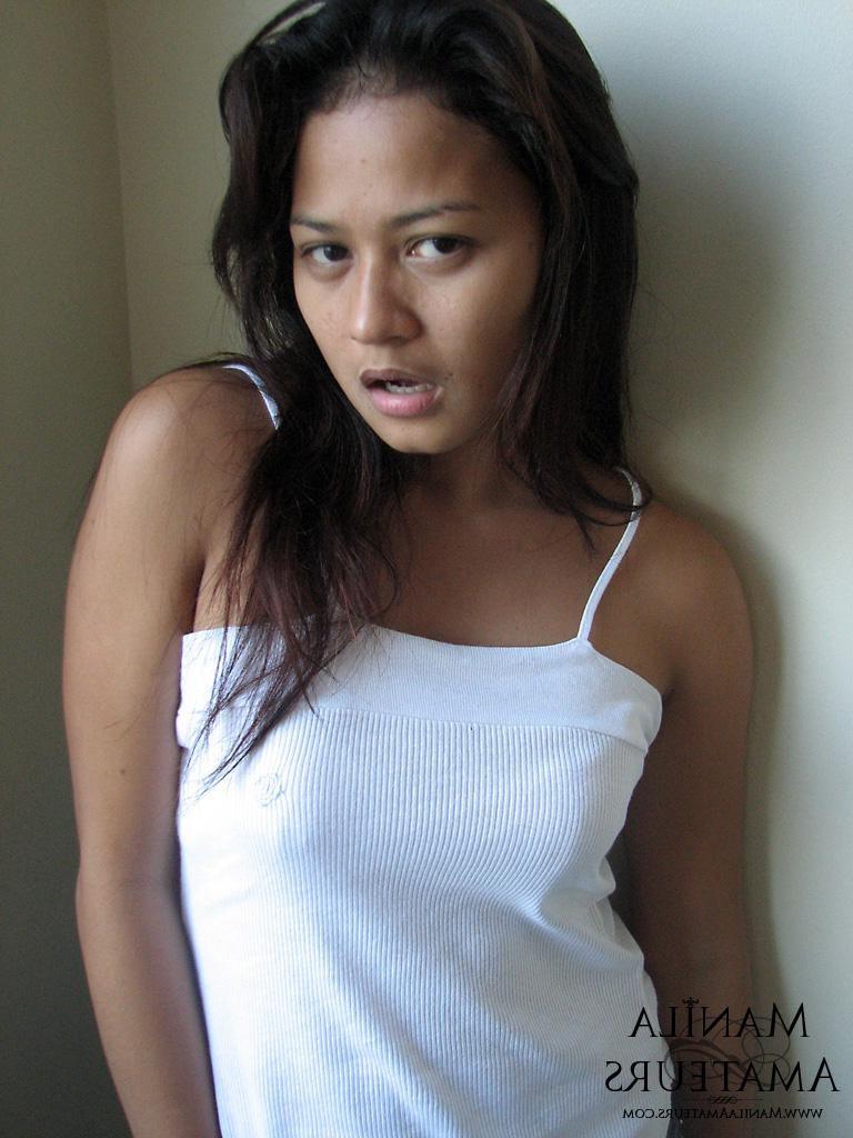 15P Naughty Filipina Sweety Exposes Hairy Pussy Lips