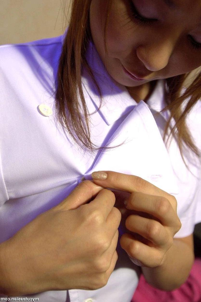 16P Asian amateur nurse strips and show her twat