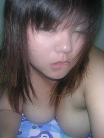15P Collection of amateur Asian busty babes