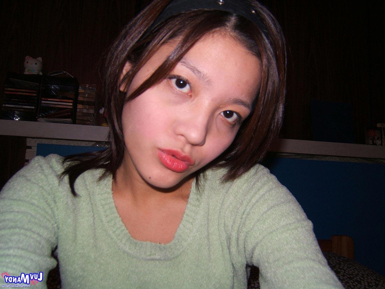 16P Cute asian girl next door Mandy candids