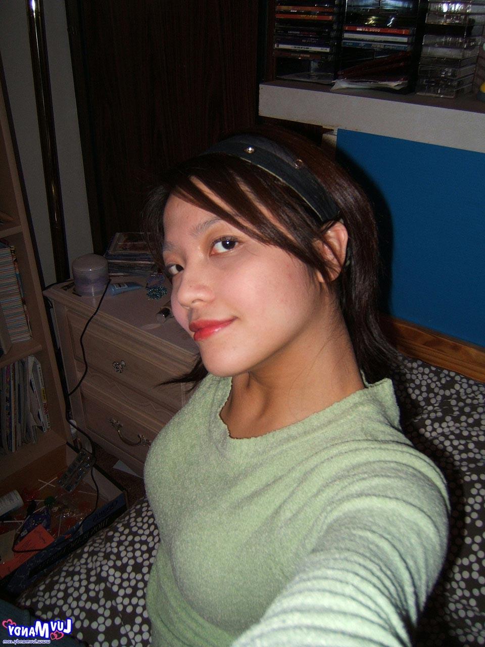 16P Cute asian girl next door Mandy candids