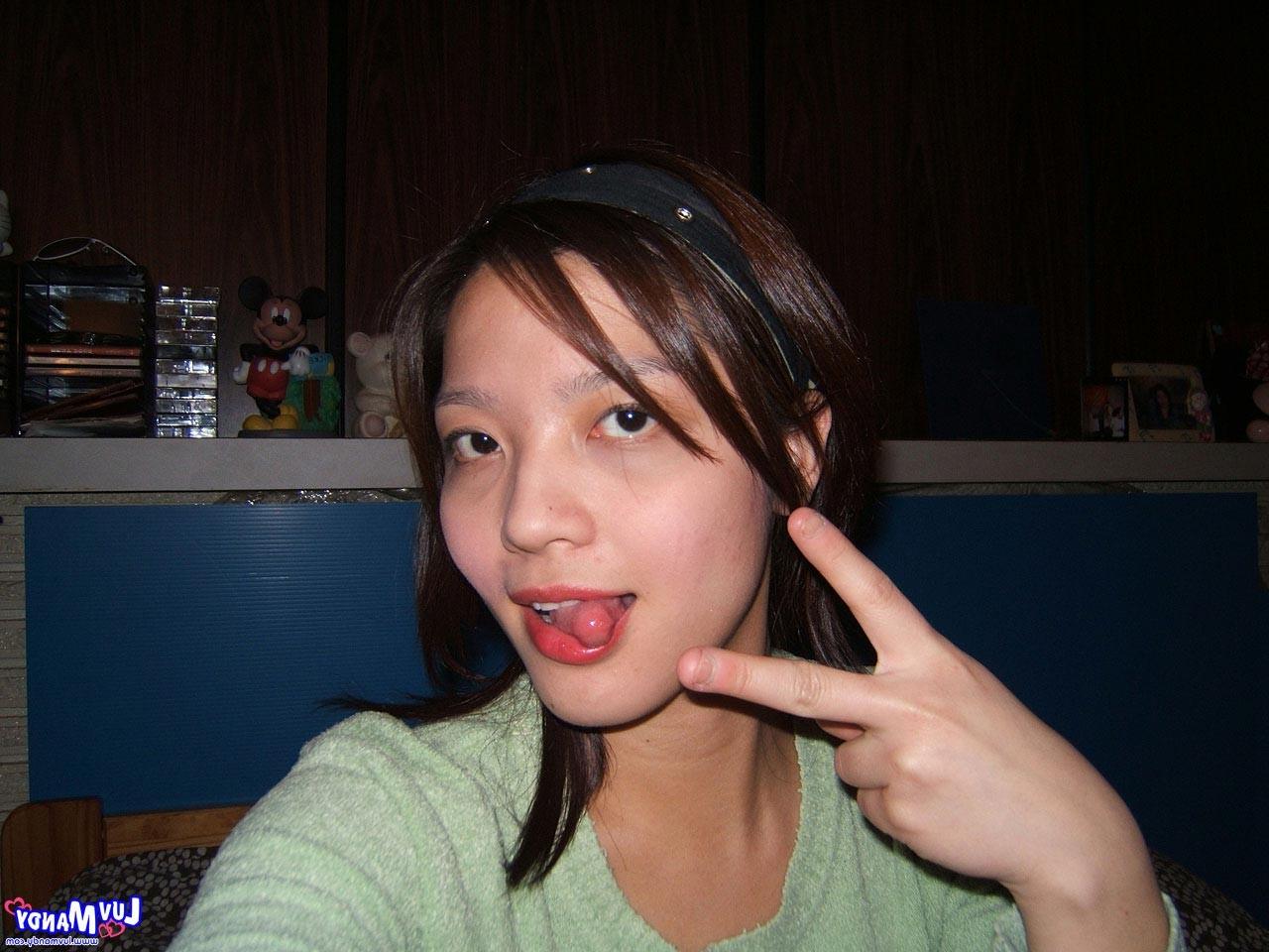 16P Cute asian girl next door Mandy candids