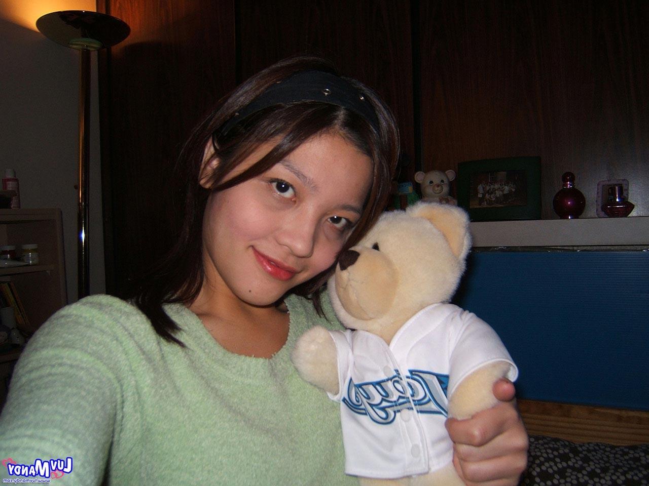 16P Cute asian girl next door Mandy candids