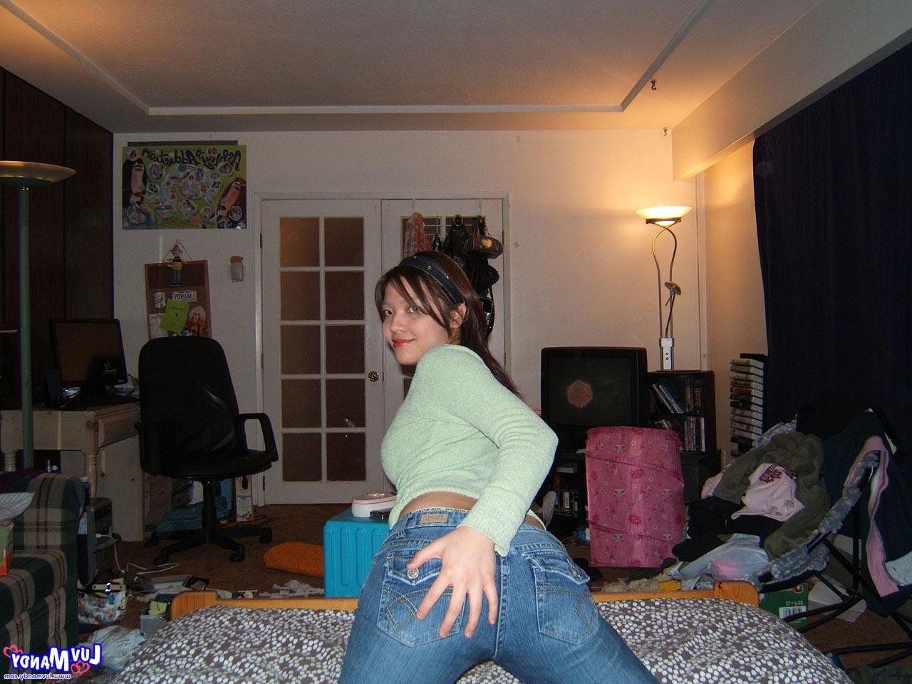 16P Cute asian girl next door Mandy candids
