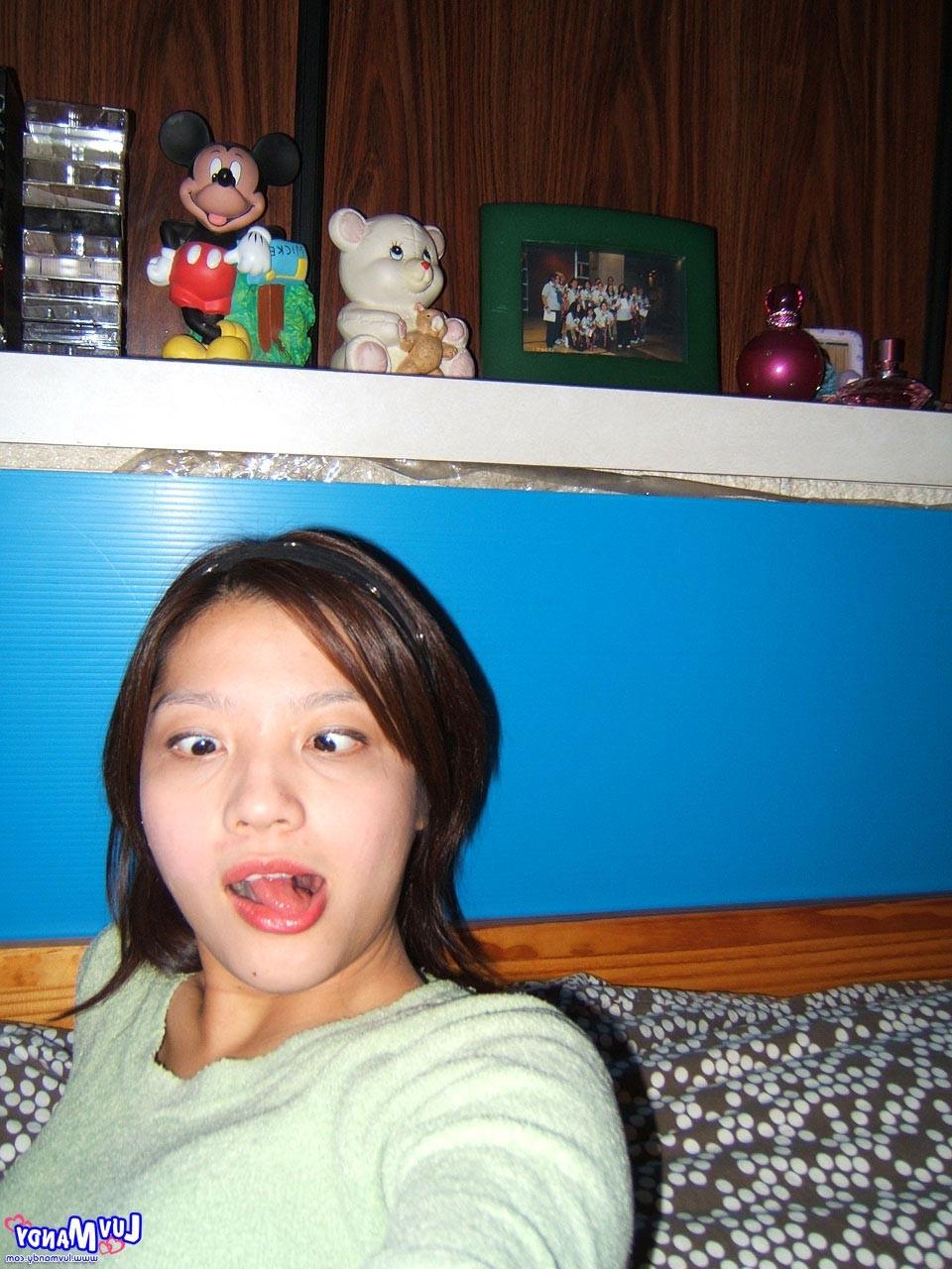 16P Cute asian girl next door Mandy candids