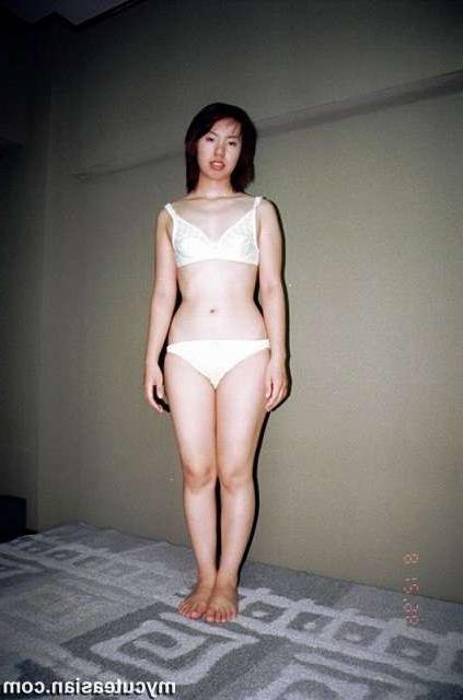 16P Tiny shaved Asian amateur teen fucked at home
