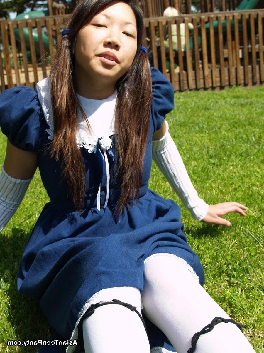 16P Asian upskirt