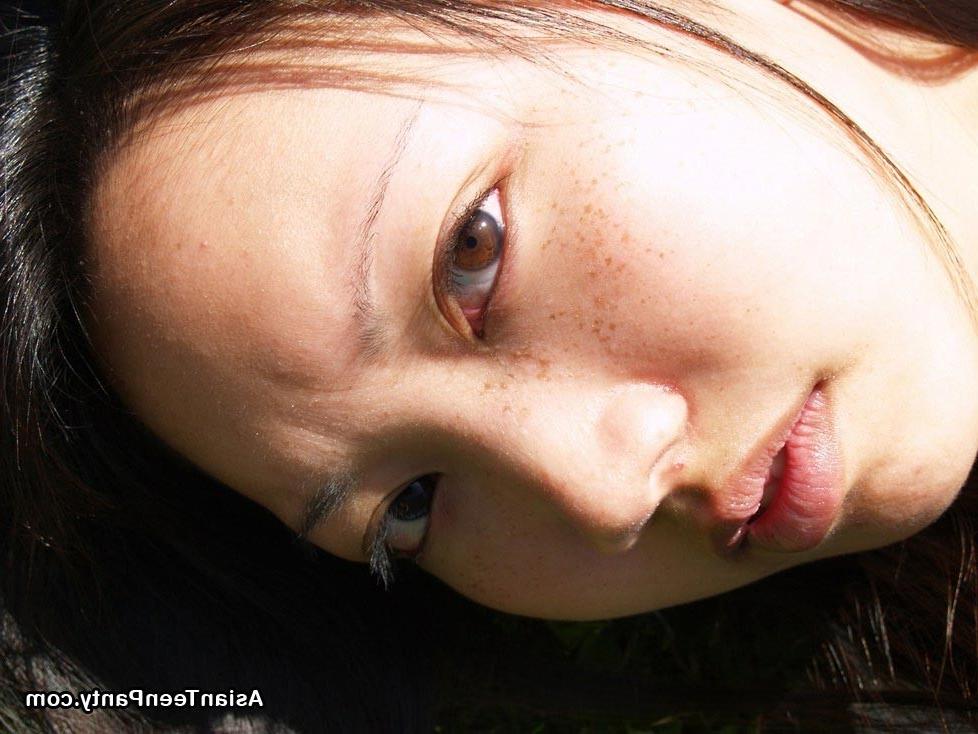 16P Asian upskirt