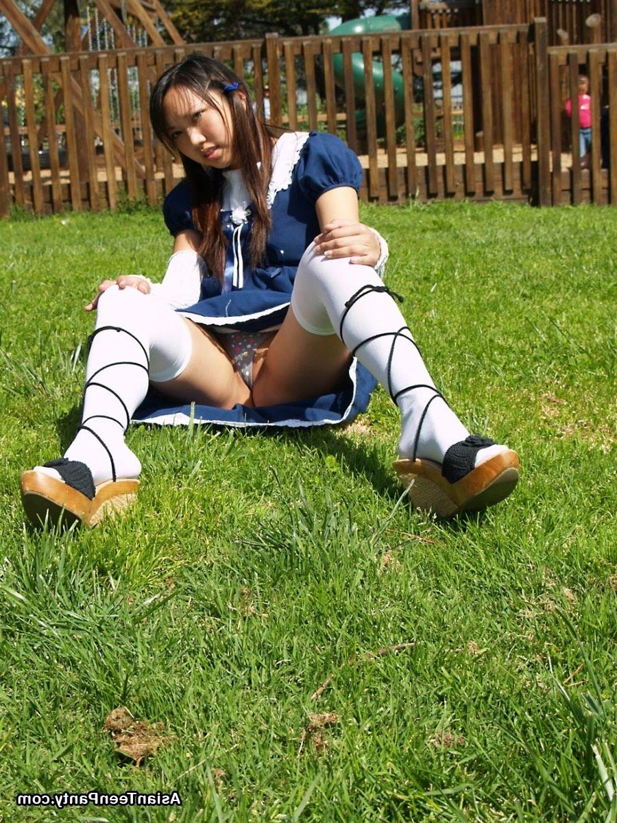 16P Asian upskirt