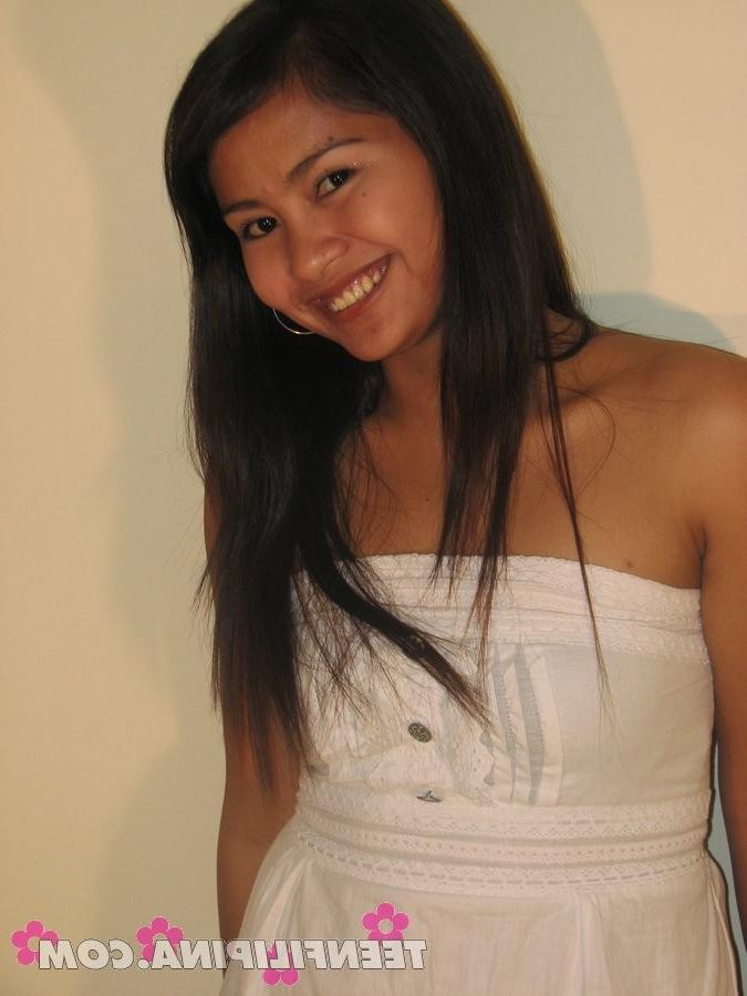 15P Sweet filipina honey spreading her shaved pussy lips