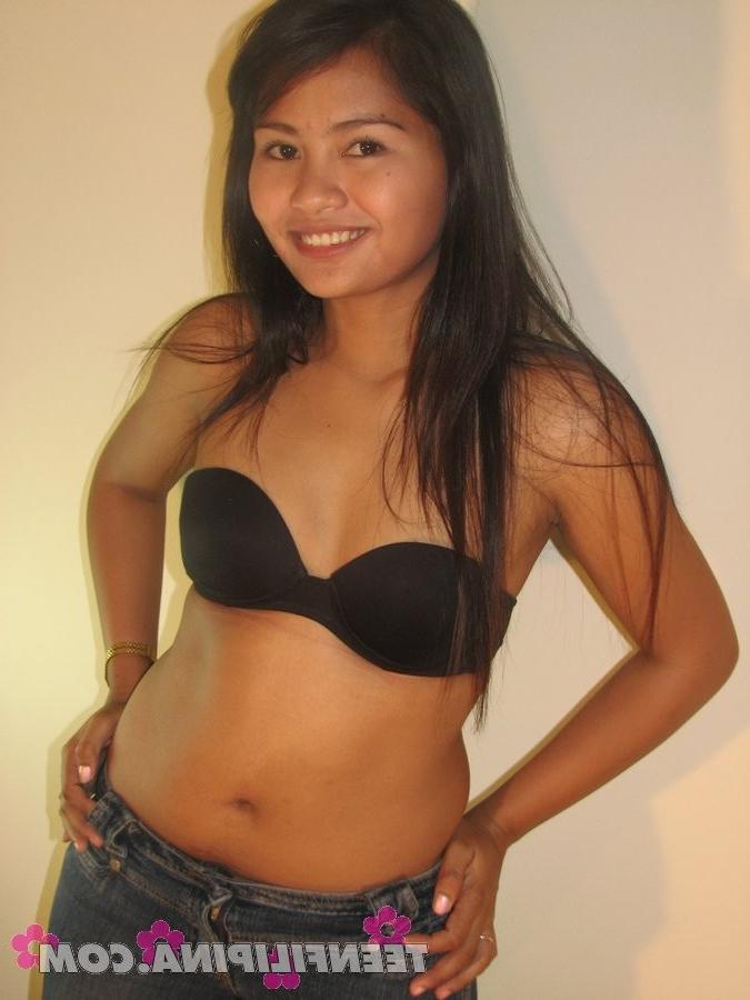 15P Sweet filipina honey spreading her shaved pussy lips