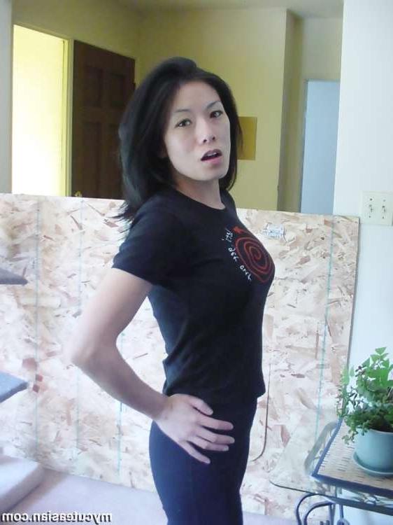 16P Asian Amateur sharing photos of her sucking