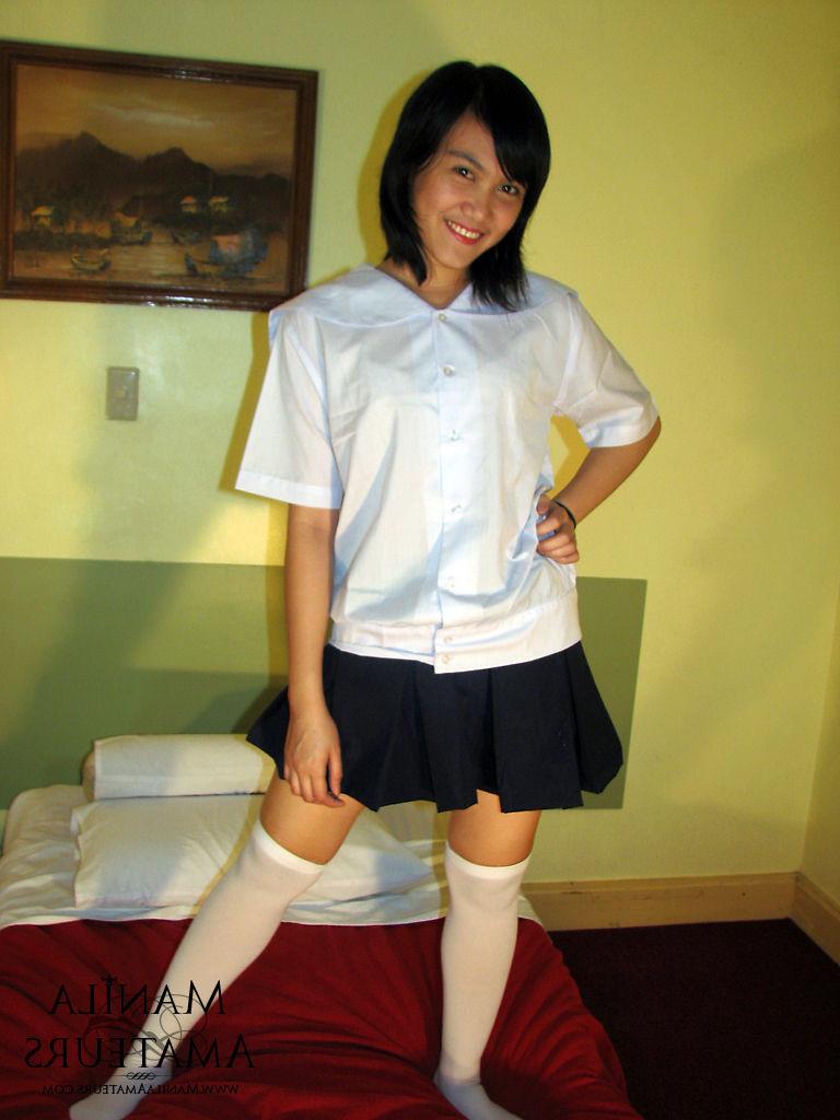15P Hot Sneaky Upskirt Filipina Pink Pussy Flash