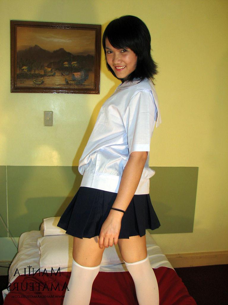 15P Hot Sneaky Upskirt Filipina Pink Pussy Flash