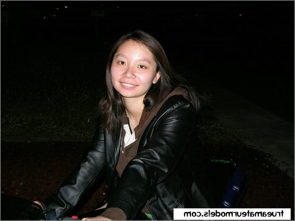 15P foxy asian amateur spreads tight pink bunghole