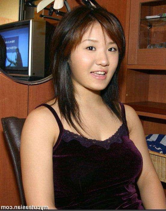 16P Asian amateur teen shows her big tits n pussy