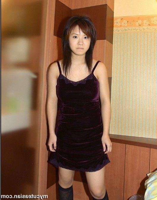16P Asian amateur teen shows her big tits n pussy