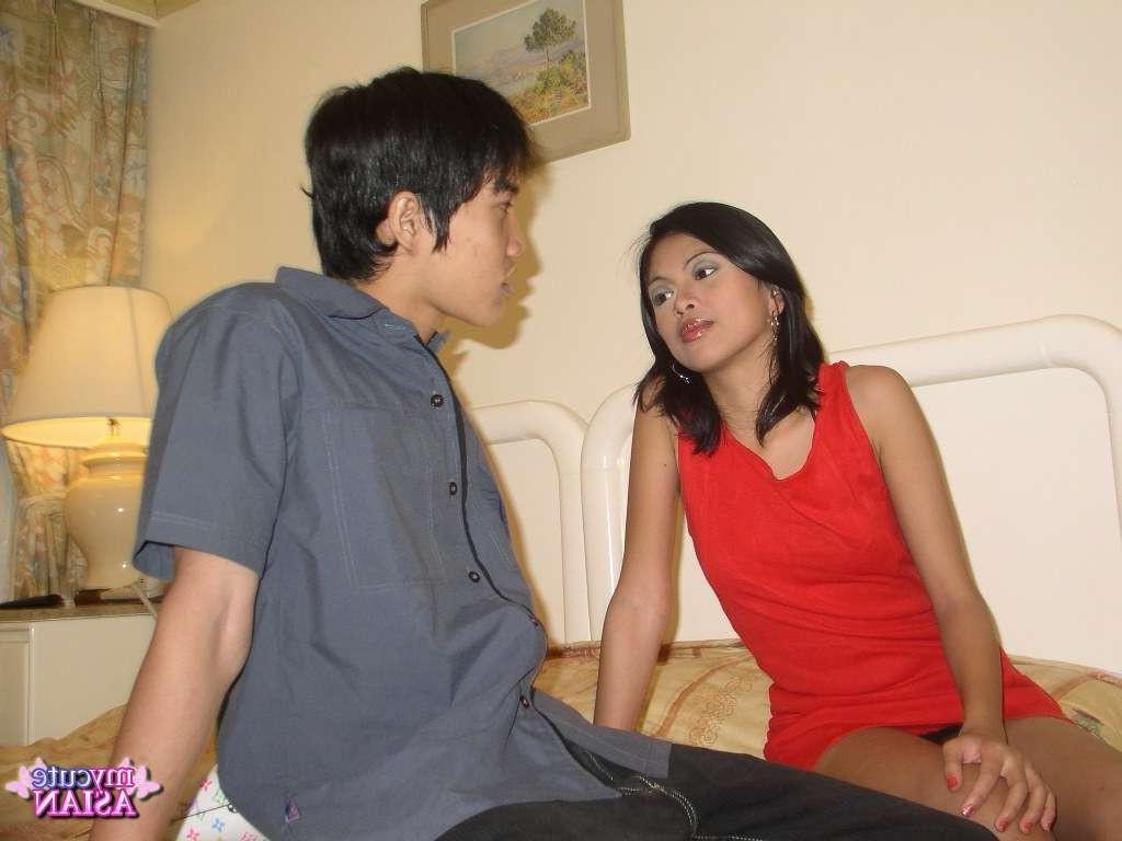 16P Filipino slut gets her shaved pussy banged