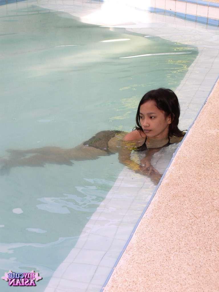 16P Shy Filipino teen sucks hard in swimming pool