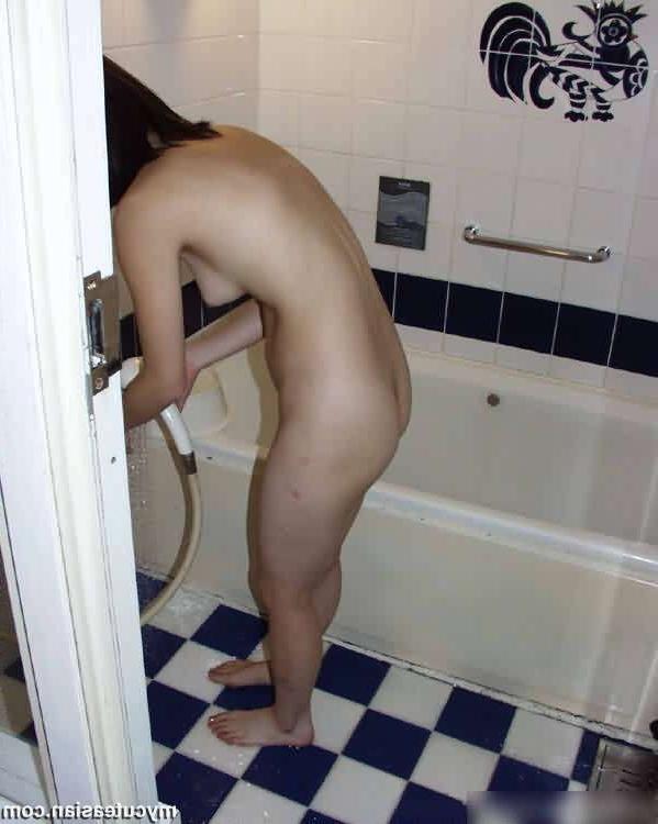 16P Real asian amateur shows her sexy naked body