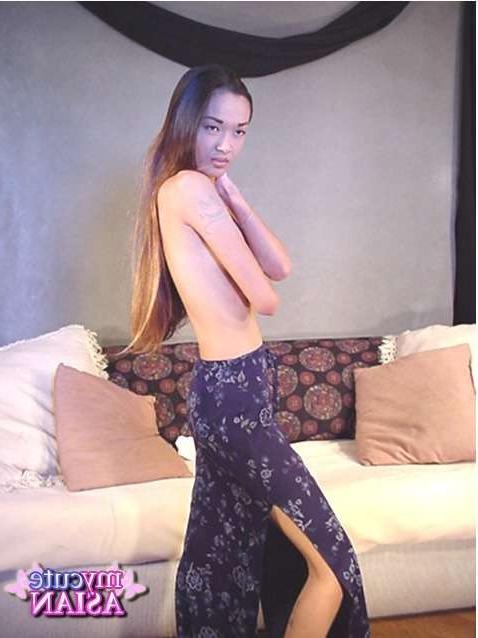 16P Hot asian amateur teases with her smokin body