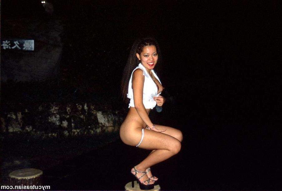 16P Hot asian amateur exhibitionist wife flashing