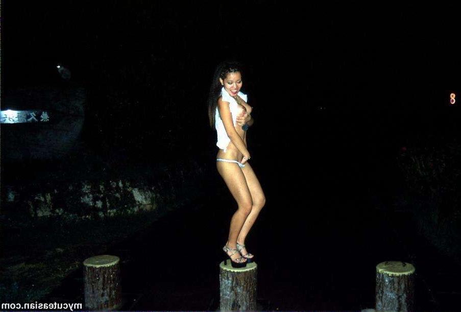 16P Hot asian amateur exhibitionist wife flashing