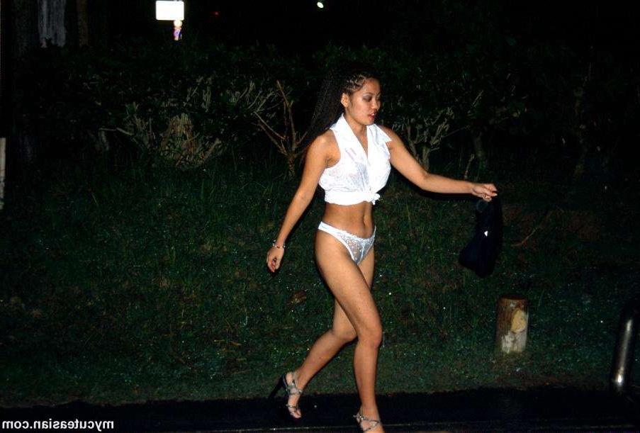16P Hot asian amateur exhibitionist wife flashing