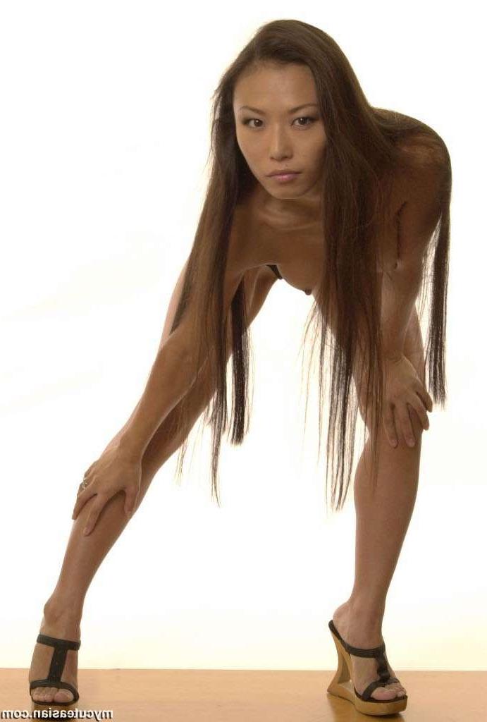16P Hot asian amateur models and takes it all off