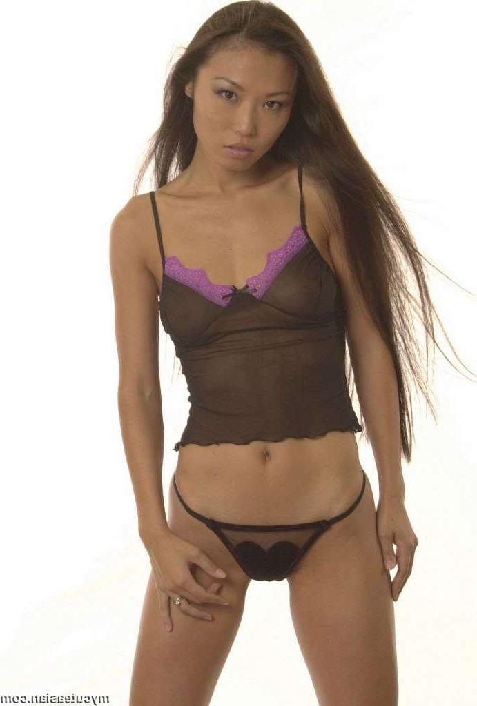 16P Hot asian amateur models and takes it all off