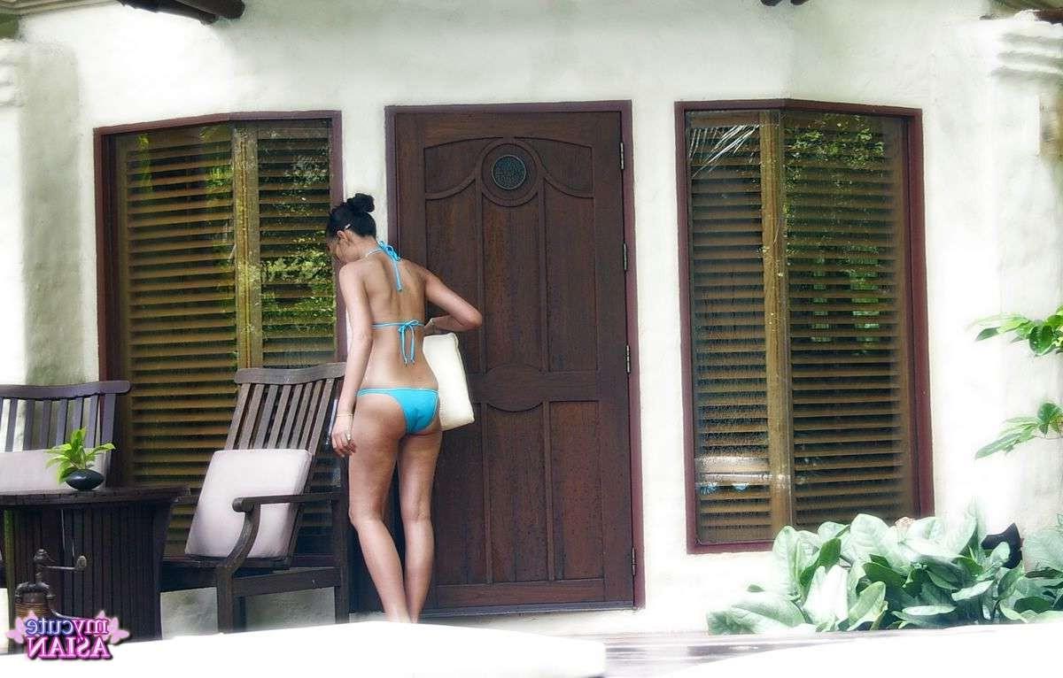 16P Asian Amateur doing a perfect handjob outdoor