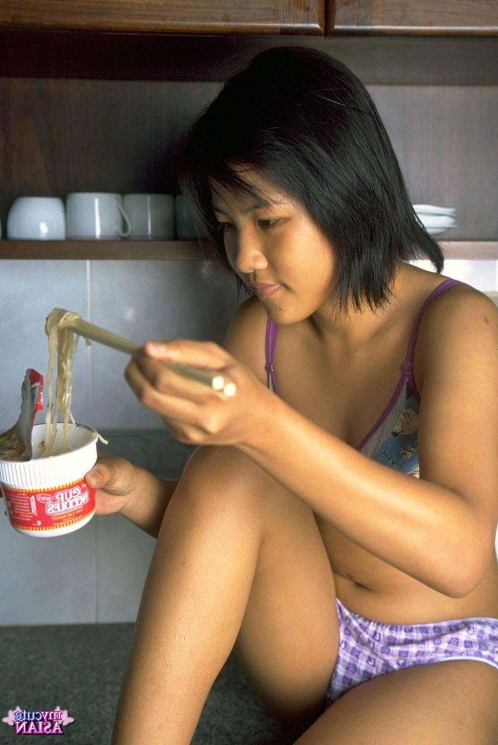 16P Asian amateur spread her wet and little pussy