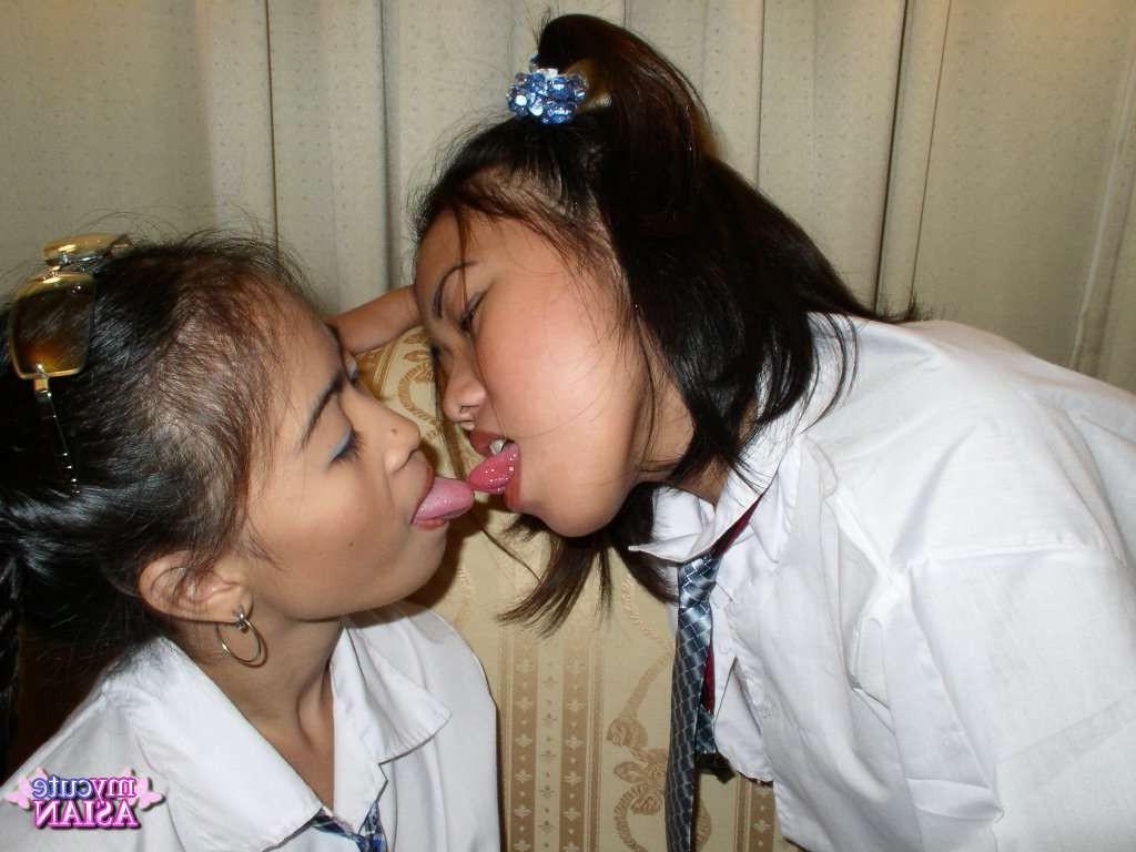16P Two horny lesbian Filipino schoolgirl cuties