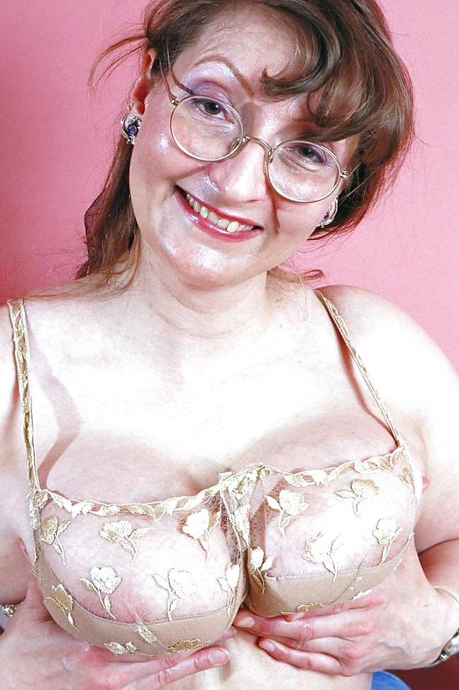 25P Big Tits Huge Ass Granny 2!!