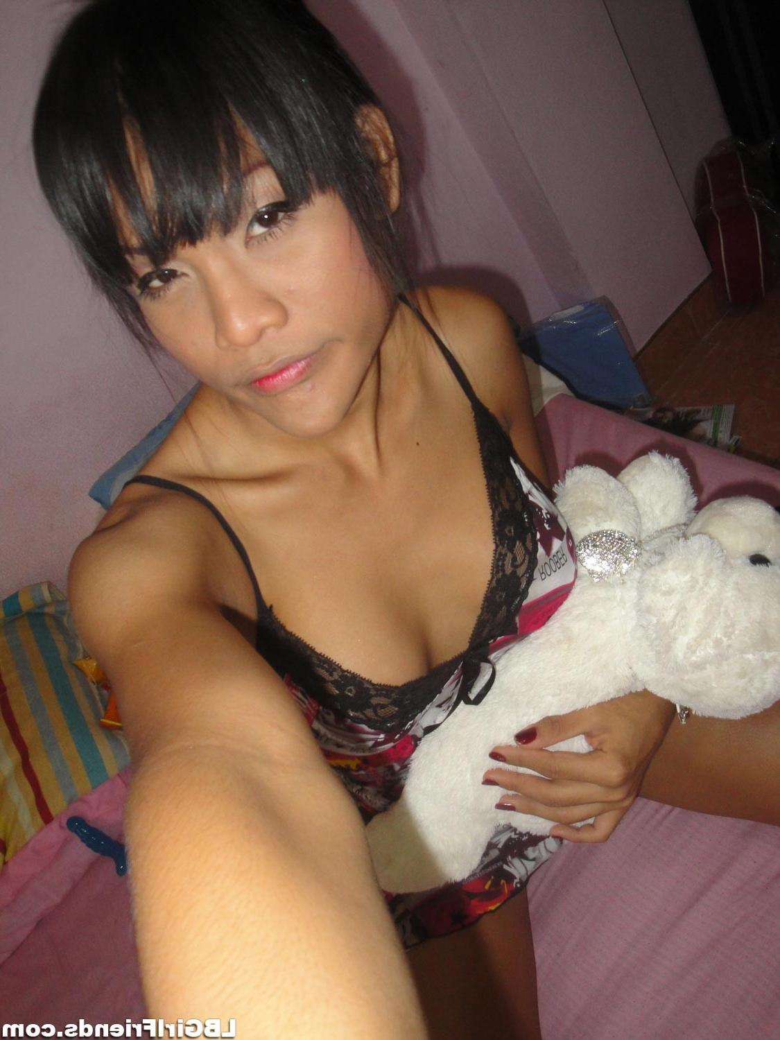 16P Amateur asian ladyboy girlfriend private shots for BF