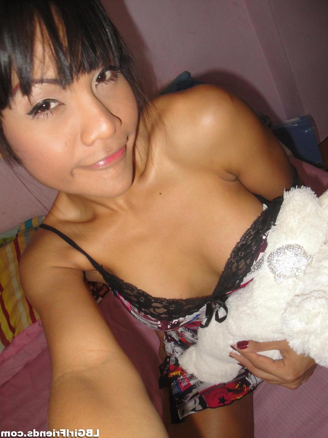 16P Amateur asian ladyboy girlfriend private shots for BF