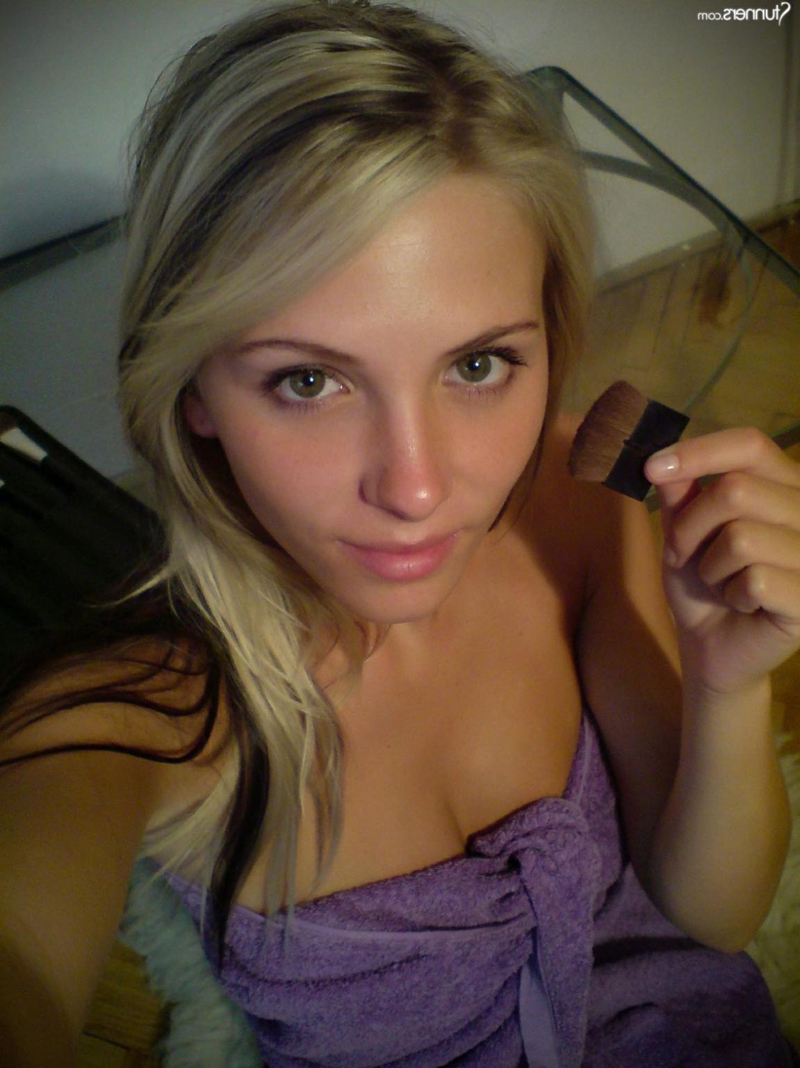 15P Hot brunette vixen personal photos