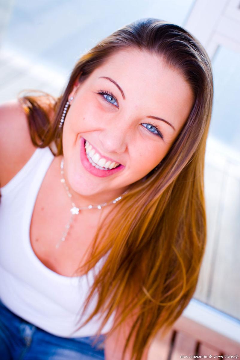 16P Teen flirt in jeans spreads her juicy bubble butt