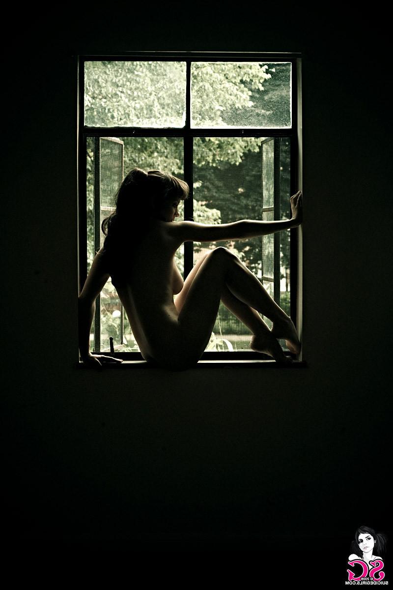 16P Alternative girls playing in vampire games